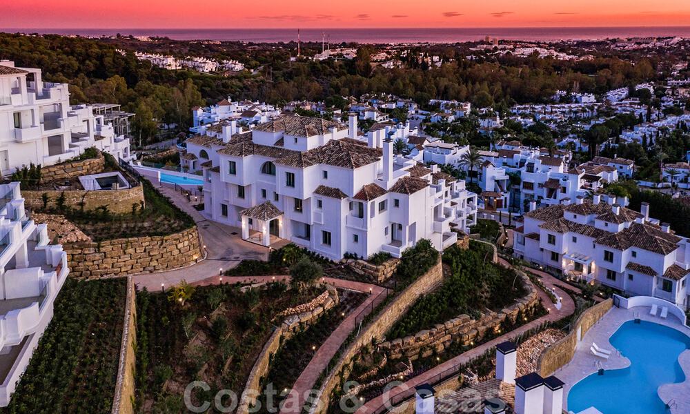 Impresionantes apartamentos de lujo en venta en un exclusivo complejo en Nueva Andalucia - Marbella con vistas al golf y mar 31951