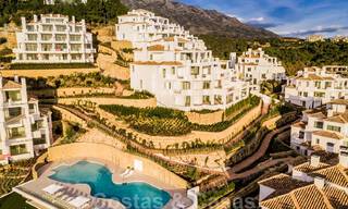 Impresionantes apartamentos de lujo en venta en un exclusivo complejo en Nueva Andalucia - Marbella con vistas al golf y mar 31952 