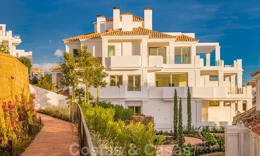 Impresionantes apartamentos de lujo en venta en un exclusivo complejo en Nueva Andalucia - Marbella con vistas al golf y mar 31956