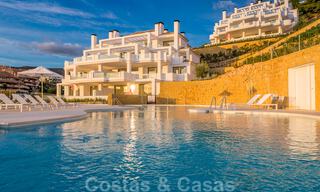 Impresionantes apartamentos de lujo en venta en un exclusivo complejo en Nueva Andalucia - Marbella con vistas al golf y mar 31957 