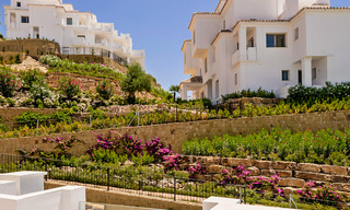 Impresionantes apartamentos de lujo en venta en un exclusivo complejo en Nueva Andalucia - Marbella con vistas al golf y mar 31958 