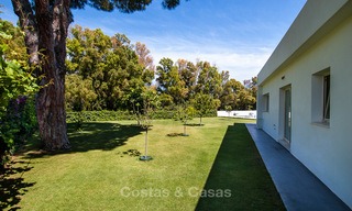 Villa moderna en venta cerca de la playa y golf en Marbella - Estepona 4282 