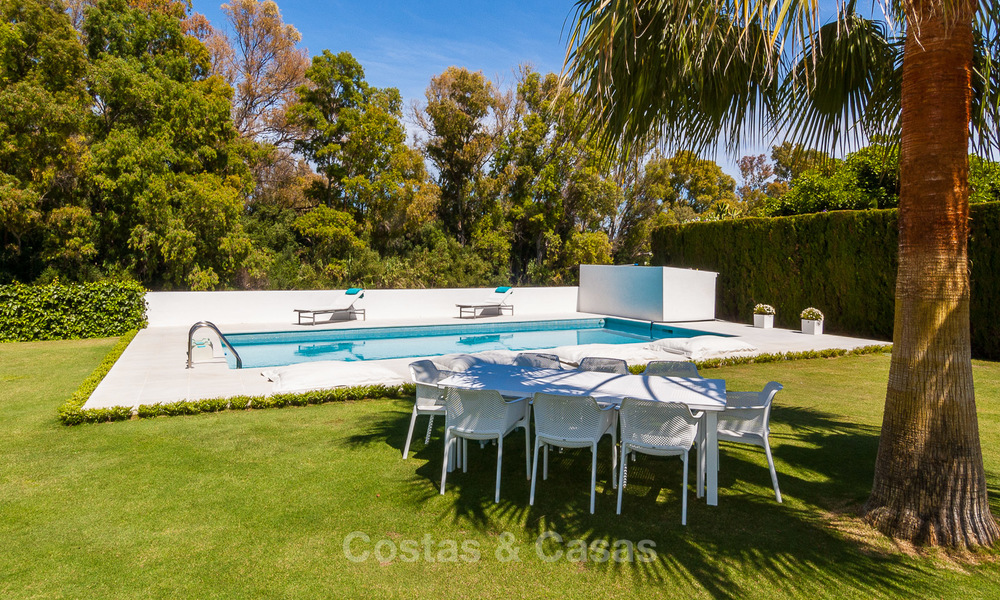 Villa moderna en venta cerca de la playa y golf en Marbella - Estepona 4285