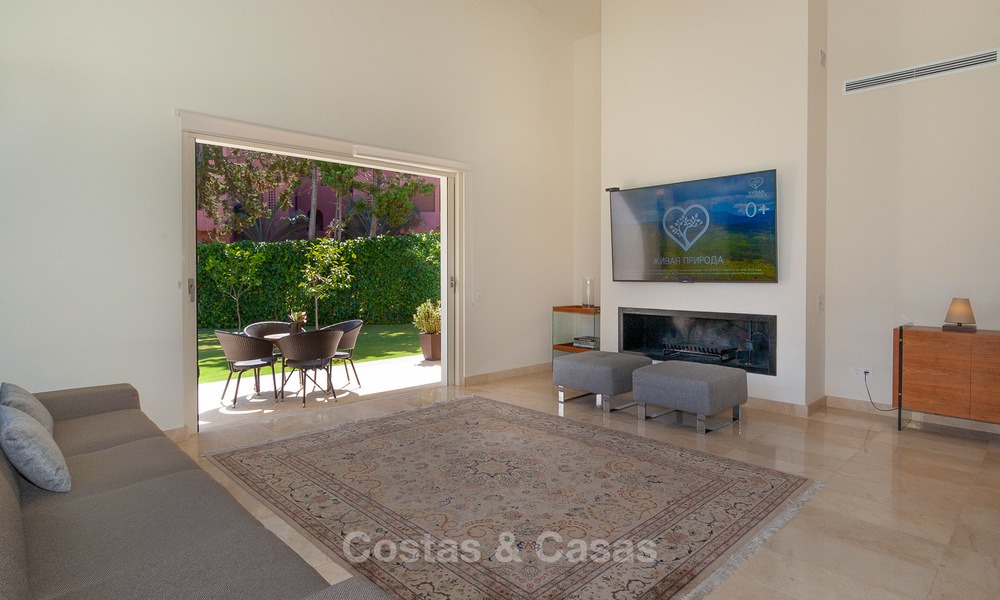 Villa moderna en venta cerca de la playa y golf en Marbella - Estepona 4287