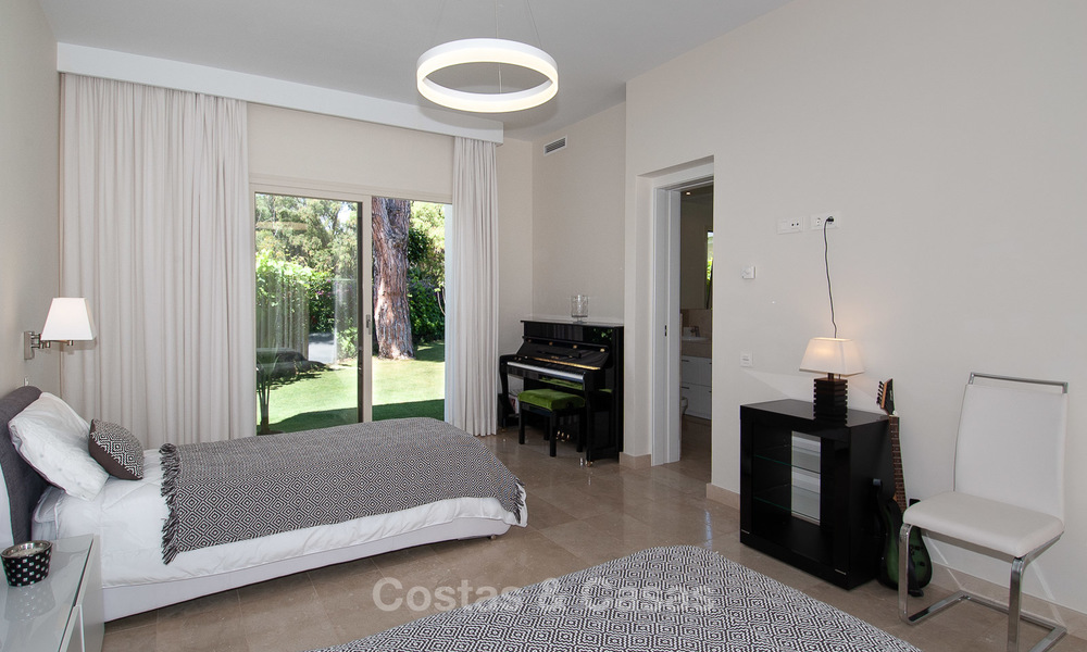 Villa moderna en venta cerca de la playa y golf en Marbella - Estepona 4291