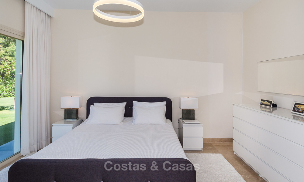 Villa moderna en venta cerca de la playa y golf en Marbella - Estepona 4294