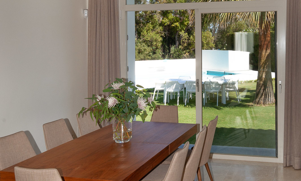 Villa moderna en venta cerca de la playa y golf en Marbella - Estepona 4296
