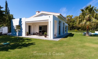 Villa moderna en venta cerca de la playa y golf en Marbella - Estepona 4299 