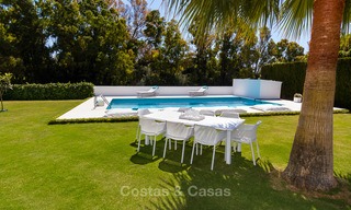 Villa moderna en venta cerca de la playa y golf en Marbella - Estepona 4303 