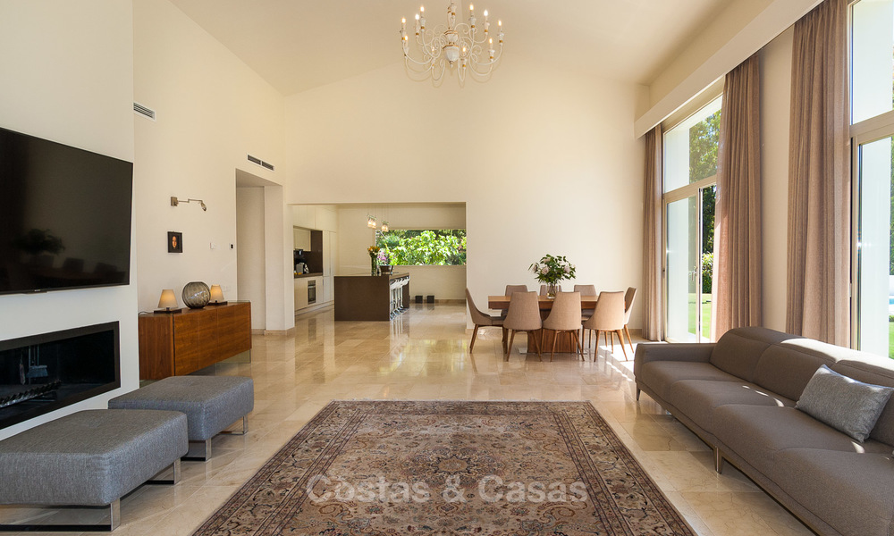 Villa moderna en venta cerca de la playa y golf en Marbella - Estepona 4305
