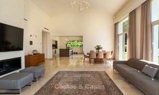 Villa moderna en venta cerca de la playa y golf en Marbella - Estepona 4305 