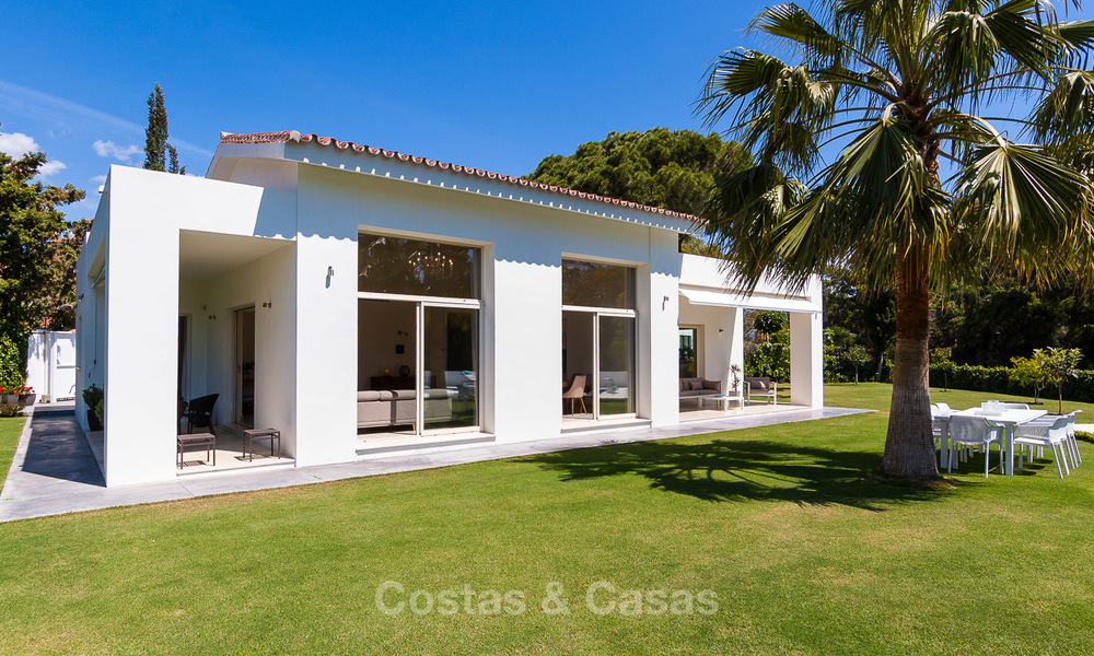 Villa moderna en venta cerca de la playa y golf en Marbella - Estepona 4307