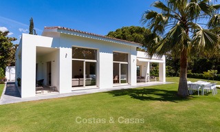 Villa moderna en venta cerca de la playa y golf en Marbella - Estepona 4307 