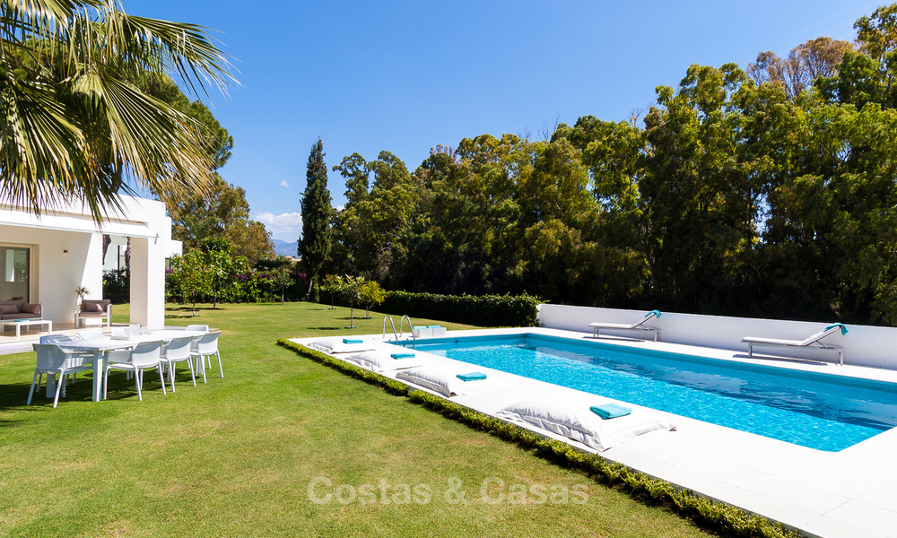 Villa moderna en venta cerca de la playa y golf en Marbella - Estepona 4308
