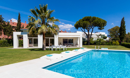Villa moderna en venta cerca de la playa y golf en Marbella - Estepona 4309