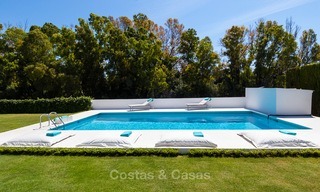 Villa moderna en venta cerca de la playa y golf en Marbella - Estepona 4311 