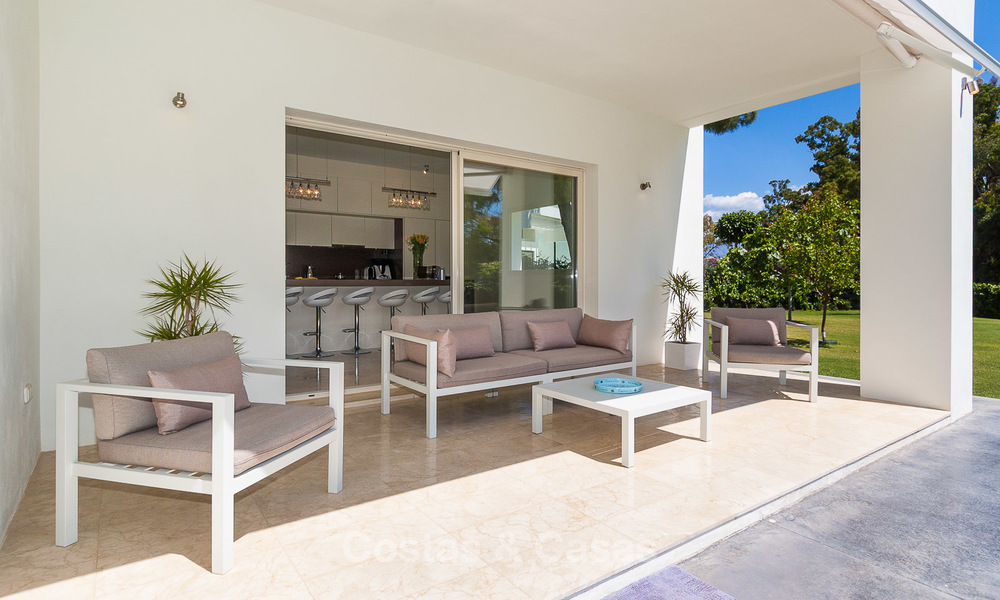 Villa moderna en venta cerca de la playa y golf en Marbella - Estepona 4313