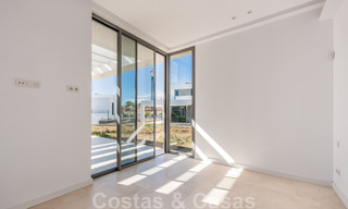 Oferta especial! Impresionantes, espaciosas y modernas villas de lujo con maravillosas vistas al mar en venta en un nuevo desarrollo entre Estepona y Marbella 32051 