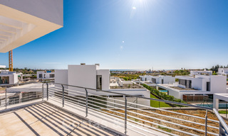 Oferta especial! Impresionantes, espaciosas y modernas villas de lujo con maravillosas vistas al mar en venta en un nuevo desarrollo entre Estepona y Marbella 32053 
