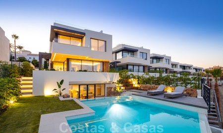 Nuevas, contemporáneas y modernas villas de lujo a la venta en una nuevo desarrollo tipo boutique en Estepona - Marbella 32927