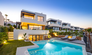 Nuevas, contemporáneas y modernas villas de lujo a la venta en una nuevo desarrollo tipo boutique en Estepona - Marbella 32927 