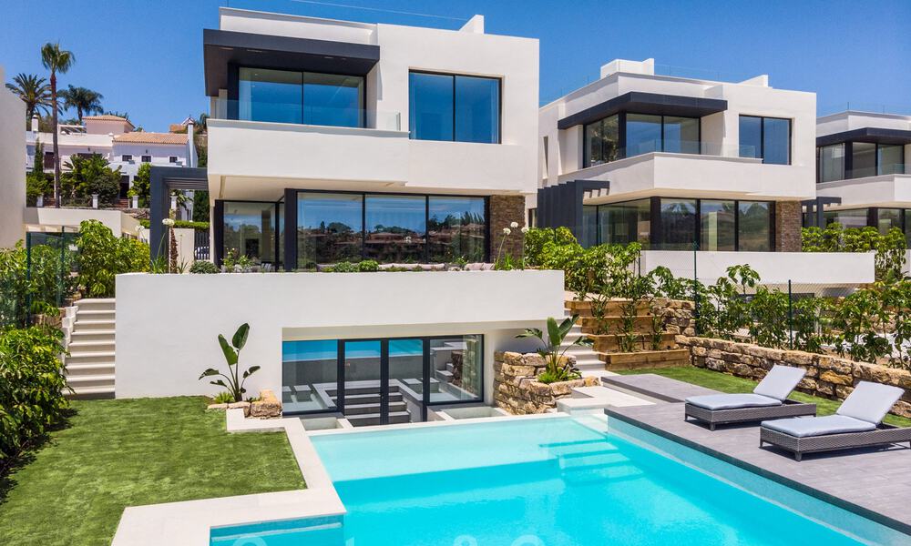 Nuevas, contemporáneas y modernas villas de lujo a la venta en una nuevo desarrollo tipo boutique en Estepona - Marbella 32948