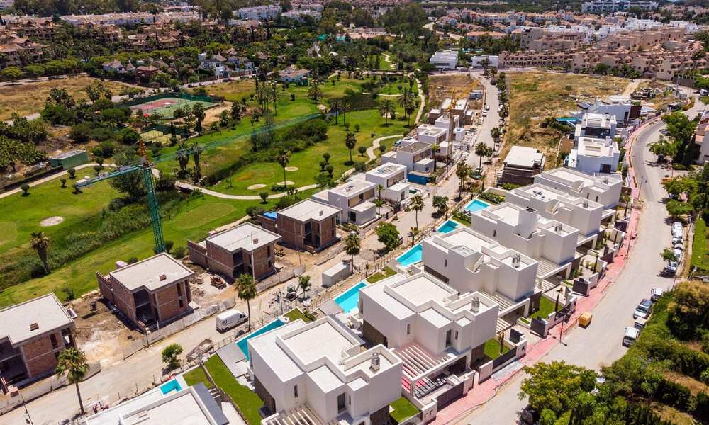 Nuevas, contemporáneas y modernas villas de lujo a la venta en una nuevo desarrollo tipo boutique en Estepona - Marbella 32953