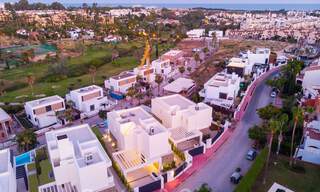 Nuevas, contemporáneas y modernas villas de lujo a la venta en una nuevo desarrollo tipo boutique en Estepona - Marbella 32957 