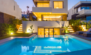 Nuevas, contemporáneas y modernas villas de lujo a la venta en una nuevo desarrollo tipo boutique en Estepona - Marbella 32959 