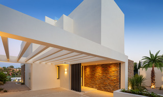 Nuevas, contemporáneas y modernas villas de lujo a la venta en una nuevo desarrollo tipo boutique en Estepona - Marbella 32960 
