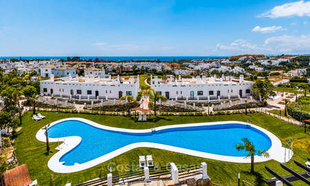 ¡Oportunidad! Apartamentos de golf y casas adosadas en venta en un resort entre Marbella y Estepona 4466