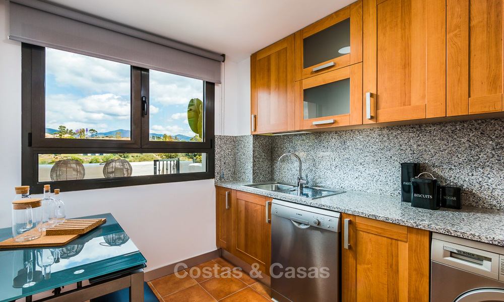 ¡Oportunidad! Apartamentos de golf y casas adosadas en venta en un resort entre Marbella y Estepona 4482