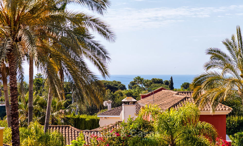 Villa de lujo de estilo clásico con vistas al mar en venta en la Milla de Oro, Marbella 4640