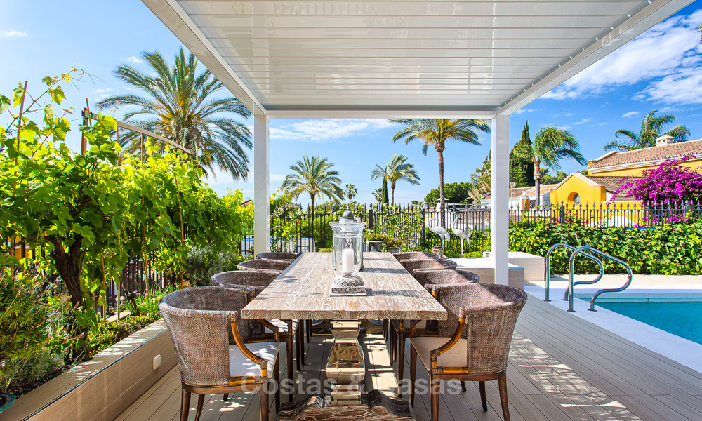 Villa de lujo de estilo clásico con vistas al mar en venta en la Milla de Oro, Marbella 4584