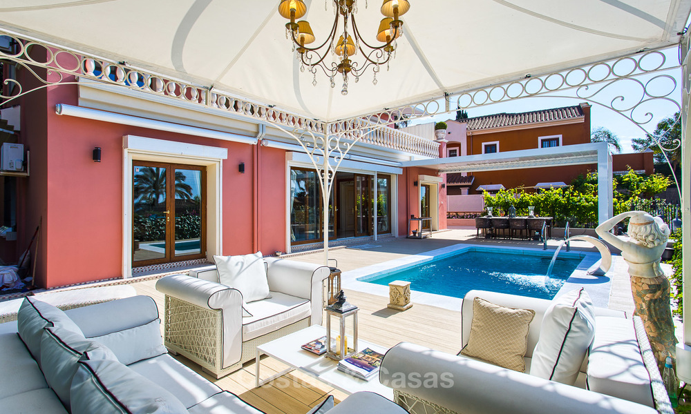 Villa de lujo de estilo clásico con vistas al mar en venta en la Milla de Oro, Marbella 4588