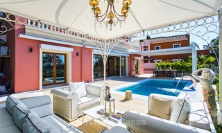 Villa de lujo de estilo clásico con vistas al mar en venta en la Milla de Oro, Marbella 4588 
