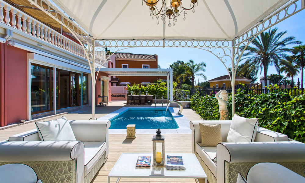 Villa de lujo de estilo clásico con vistas al mar en venta en la Milla de Oro, Marbella 4589