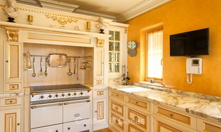 Villa de lujo de estilo clásico con vistas al mar en venta en la Milla de Oro, Marbella 4593 