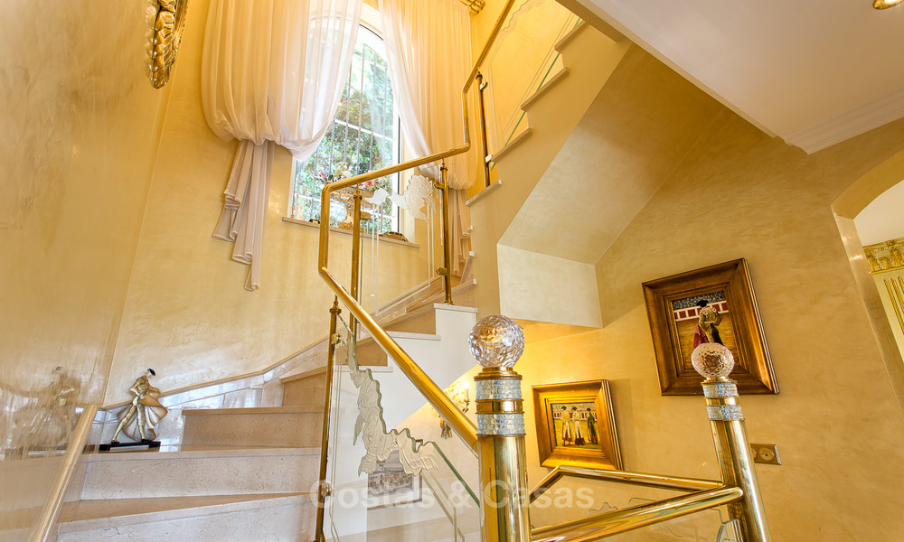 Villa de lujo de estilo clásico con vistas al mar en venta en la Milla de Oro, Marbella 4602