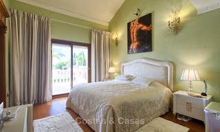 Villa de lujo de estilo clásico con vistas al mar en venta en la Milla de Oro, Marbella 4604 