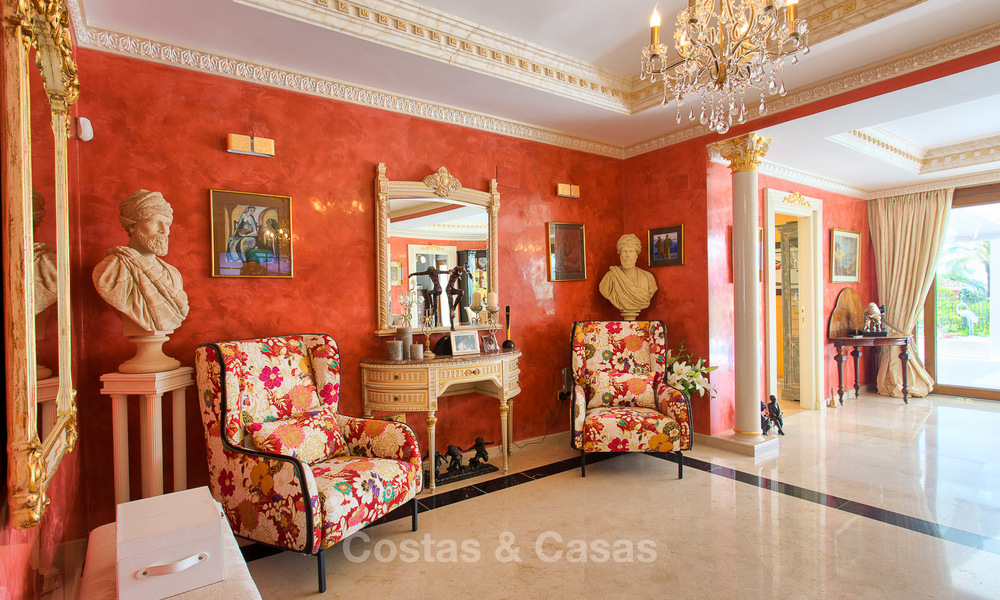Villa de lujo de estilo clásico con vistas al mar en venta en la Milla de Oro, Marbella 4617
