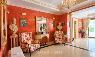 Villa de lujo de estilo clásico con vistas al mar en venta en la Milla de Oro, Marbella 4617 