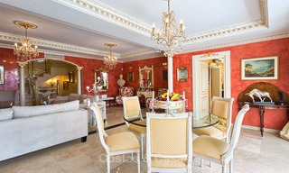 Villa de lujo de estilo clásico con vistas al mar en venta en la Milla de Oro, Marbella 4621 