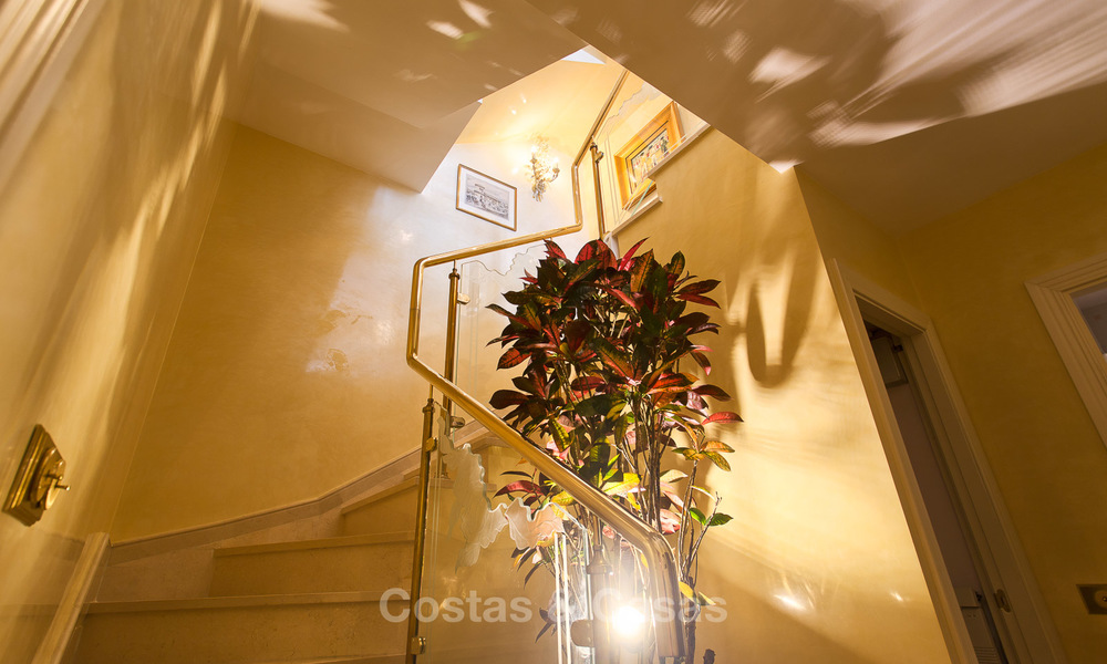 Villa de lujo de estilo clásico con vistas al mar en venta en la Milla de Oro, Marbella 4625