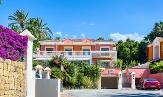 Villa de lujo de estilo clásico con vistas al mar en venta en la Milla de Oro, Marbella 4635 