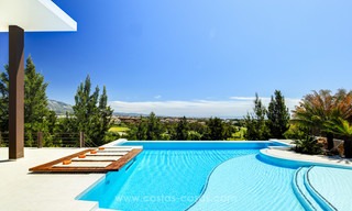 Impresionante villa de lujo moderna con vistas panorámicas al mar en venta, primera línea de golf, Benahavis - Marbella 4758 