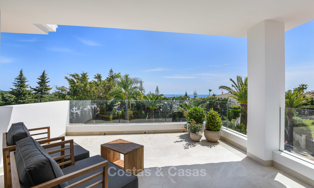 Villa de lujo de estilo andaluz recientemente renovada con vistas al mar en venta, Elviria, Este de Marbella 4783