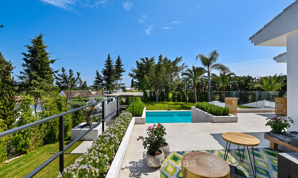 Villa de lujo de estilo andaluz recientemente renovada con vistas al mar en venta, Elviria, Este de Marbella 4791
