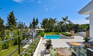 Villa de lujo de estilo andaluz recientemente renovada con vistas al mar en venta, Elviria, Este de Marbella 4791 