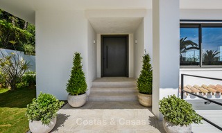 Villa de lujo de estilo andaluz recientemente renovada con vistas al mar en venta, Elviria, Este de Marbella 4793 